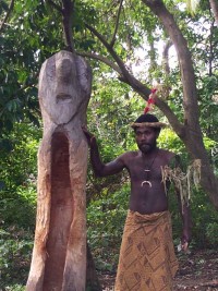 Chief bij totem op Tanna